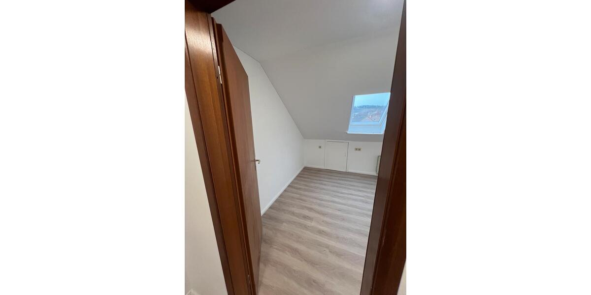 Dachgeschoßwohnung Dörentrup - 2.5 Zimmer, 68 m&sup2;, 400&euro; | Angebot:26391611