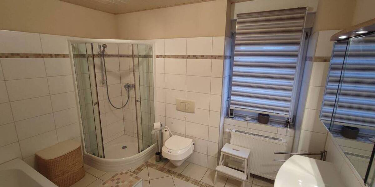 HalleSüdliche Innenstadt: Flexible Büro-Praxisfläche mit separater Wohnmöglichkeit und Garten 9 zimmer