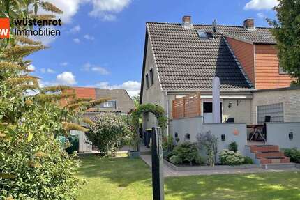 Haus zum Kaufen in Reinfeld (Holstein) 219.000 € 52.34 m² 2 zimmer