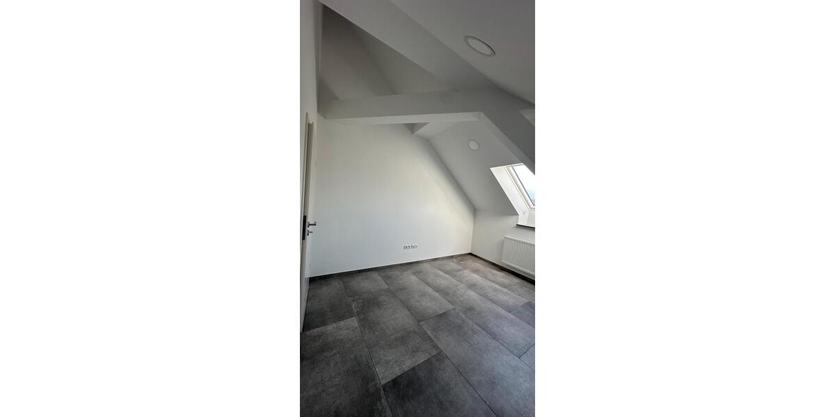 Dachgeschoßwohnung Maikammer - 3 Zimmer, 74 m&sup2;, 750&euro; | Angebot:25619932