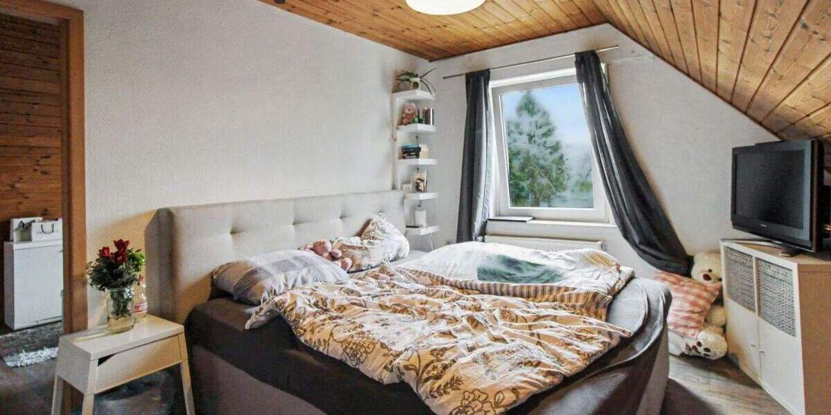 Viel Platz in Oetinghausen: begehrtes Zweifamilienhaus mit Doppelgarage 6 zimmer