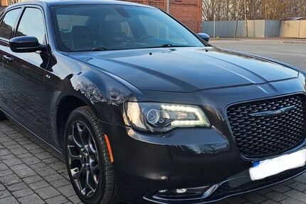 Chrysler 300C 129.000 km 14.900 &euro; Dresden 01066