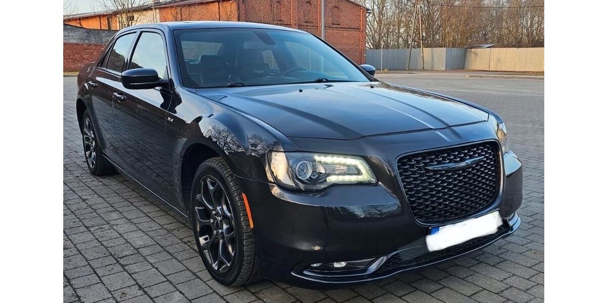 Chrysler 300C 129.000 km 14.900 &euro; Dresden 01066