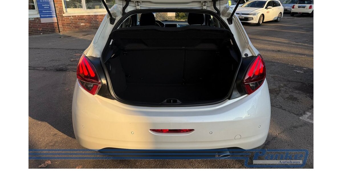 Peugeot 208 Allure*GT-Line*Pano*U-Connect*SHZ*R-Cam* 156.392 km 8.280 &euro; Berlin 13187