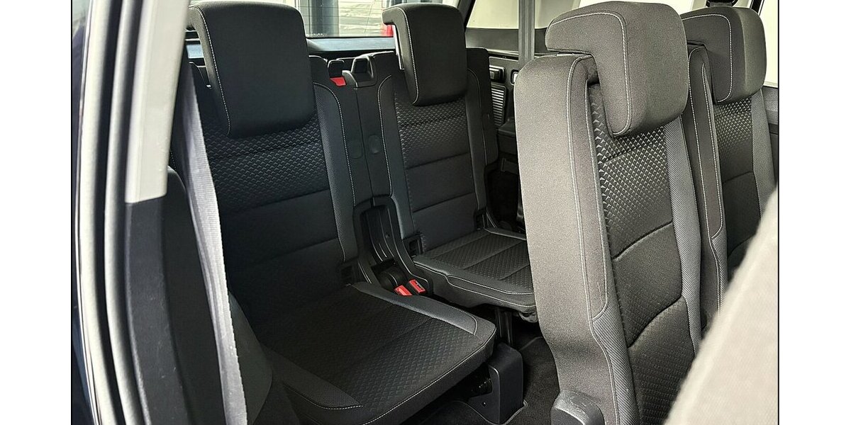VW Touran 2.0 TDI DSG LED 7 Sitzer ACC Ass 125.000 km 20.999 &euro; Stade 21682