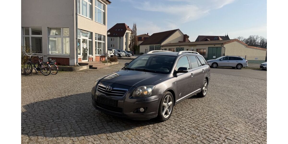 Toyota Avensis 380.100 km 2.000 &euro; Luckau 15926