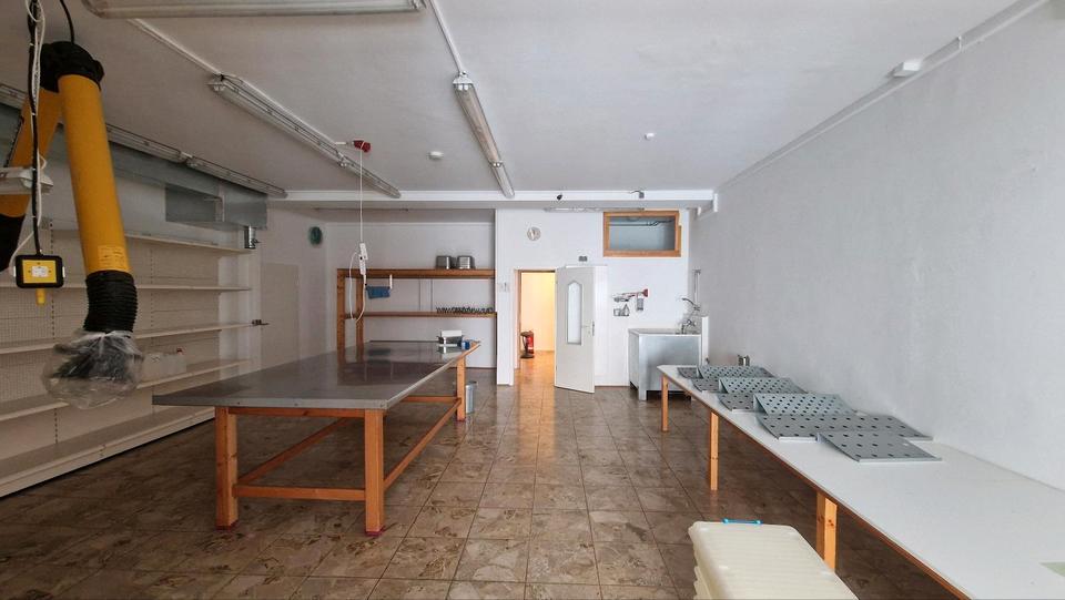 Gewerbehalle 210 m² EG | Tor | Stellplätze | Stephanskirchen zimmer