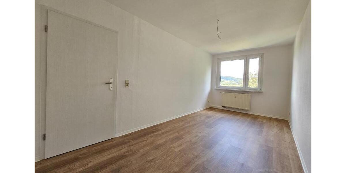 Dachgeschoßwohnung Aue-Bad Schlema Bad Schlema - 3 Zimmer, 84 m&sup2;, 260&euro; | Angebot:26251360
