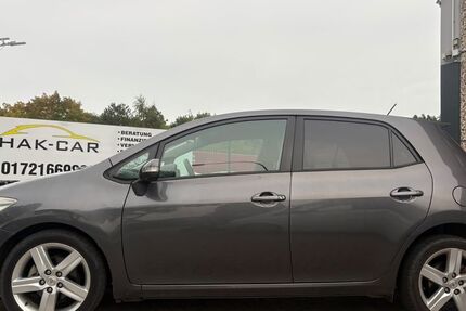 Toyota Auris 60.000 km 6.900 &euro; Lübeck 23556