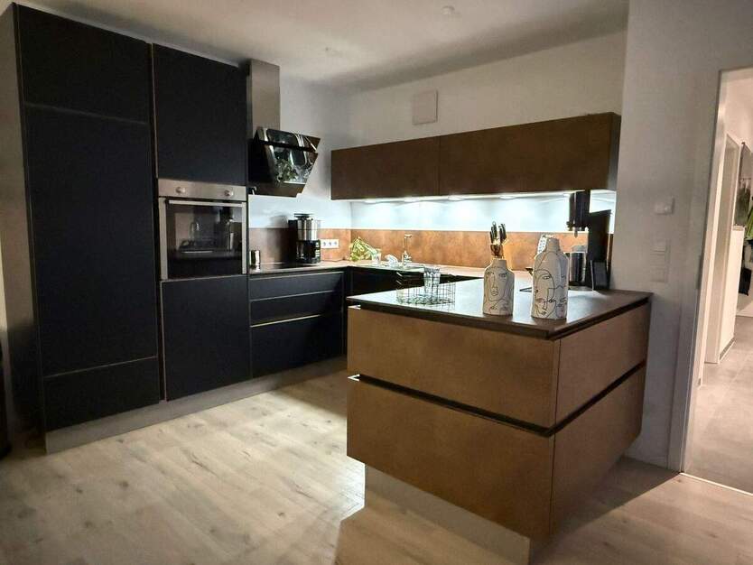 helle 3-Zi- Wohnung 1.OG mit großzügigem Balkon und Stellplatz 3 zimmer