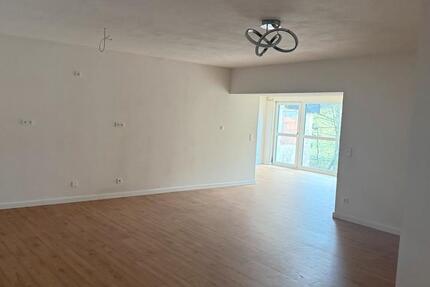 Vermiete Erdgeschosswohnung 3 zimmer