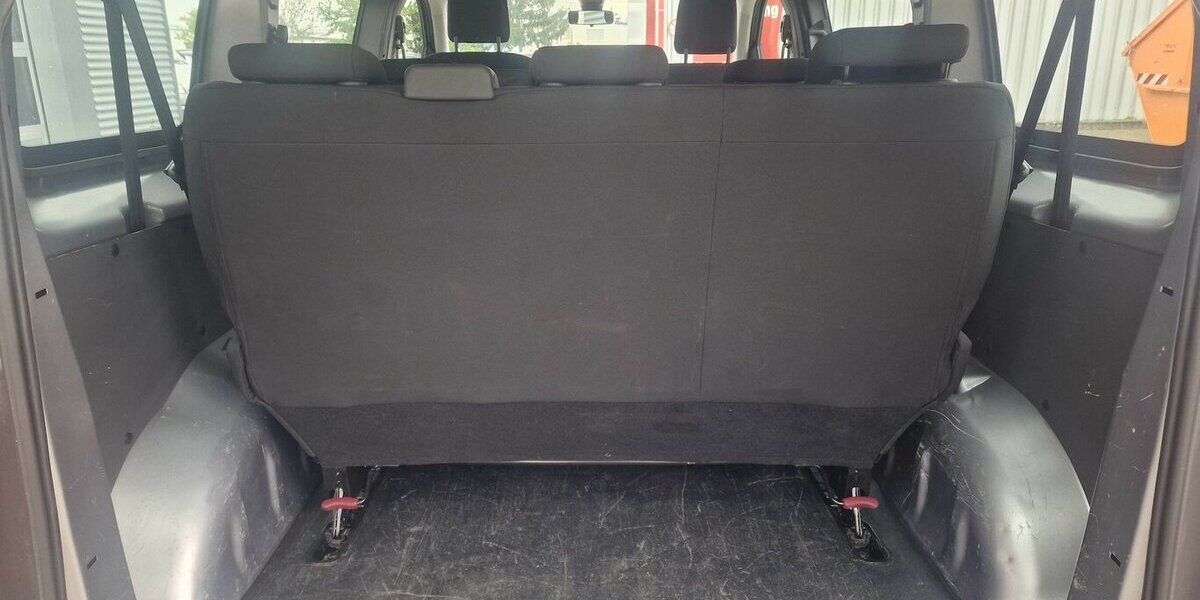 Opel Vivaro 2.0 D Design Paket NAVI Anhängerkupplung 84.000 km 26.998 &euro; Landau 76829