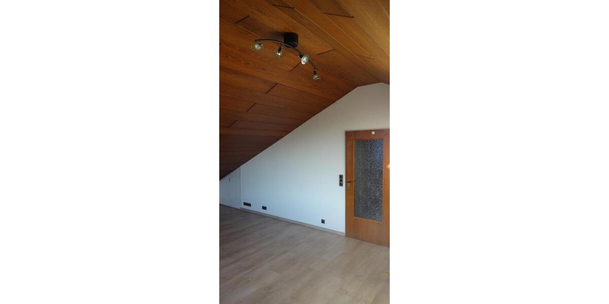 Dachgeschoßwohnung Schloß Holte-Stukenbrock Stukenbrock - 3 Zimmer, 65 m&sup2;, 590&euro; | Angebot:25394224