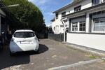 Freistehendes Einfamilienhaus mit großem Grundstück, 3 Garagen.