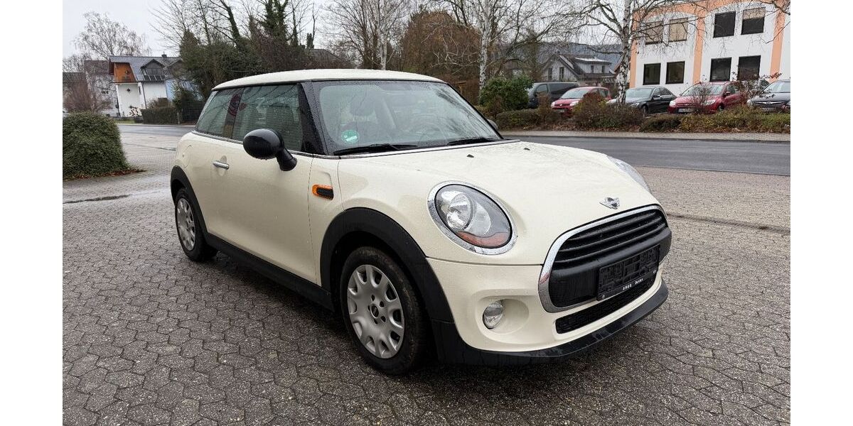 Mini One First 110.000 km 7.999 &euro; Remagen 53424