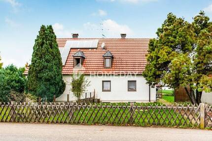 Zwei großzügige Doppelhaushälften auf herrlichem Grundstück - Flexibilität und Potenzial vereint