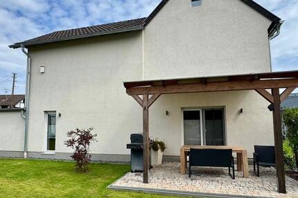Haus Bad Münstereifel - 5 Zimmer, 140 m&sup2;, 1.250&euro; | Angebot:25392207