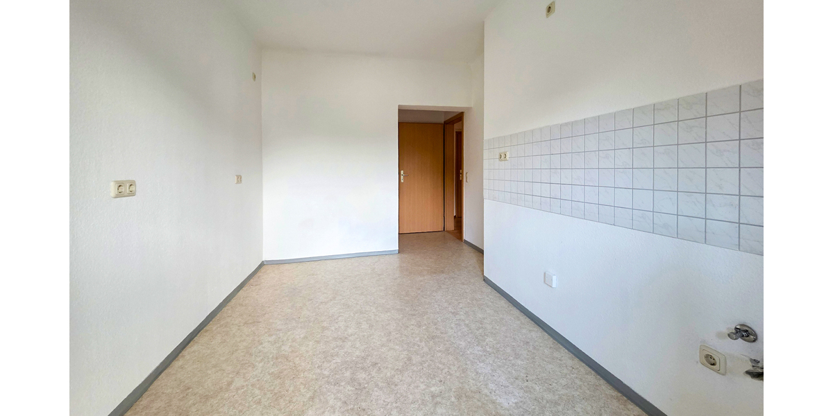 2 Raum DG-Wohnung mit Balkon und Blick ins Grüne. Bad mit Wanne! In Weida! - Dachgeschoßwohnung Weida Liebsdorf | Angebot:26347862