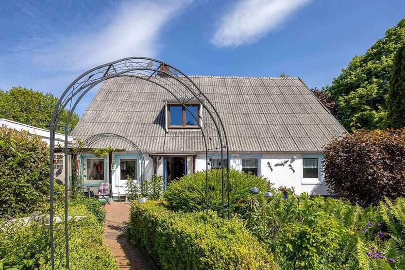 Haus zum Kaufen in Cuxhaven 219.000 € 187 m²