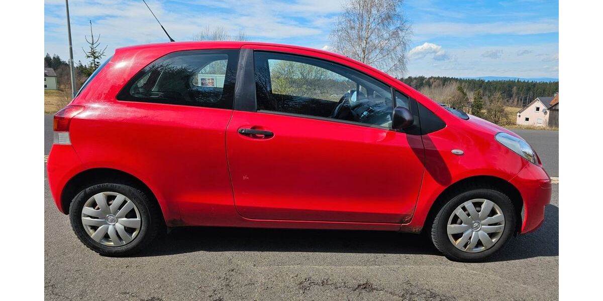Toyota Yaris 127.000 km 3.865 &euro; Flossenbuerg 92696