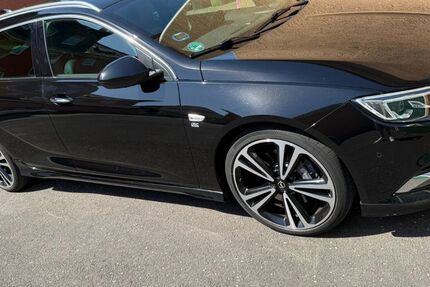 Opel Insignia 83.500 km 17.200 &euro; Frankfurt 65934