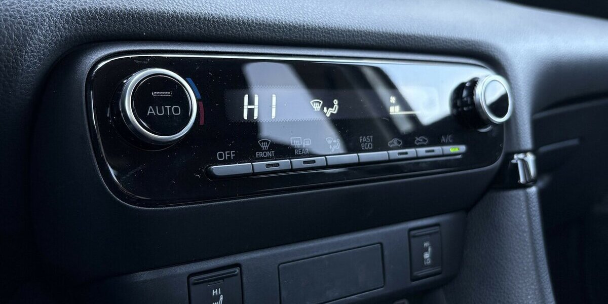 Toyota Yaris Hybrid Team Deutschland KAMER/DAB/1.HAND 10.247 km 21.800 &euro; Villingen-Schwenningen 78054