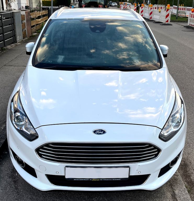 Ford S-Max 108.700 km 17.500 € München 81245