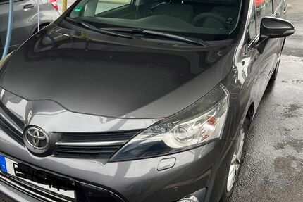 Toyota Verso 88.500 km 12.600 &euro; Frankfurt am Main 60326