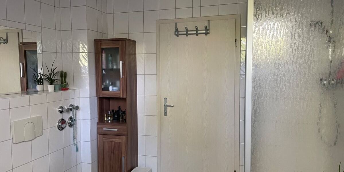 Gepflegte DG-Wohnung mit EINBAUKÜCHE, Balkon und Tageslicht-Bad ab 01.12. frei! 2 zimmer