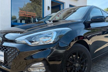Hyundai i20 75.000 km 9.949 &euro; Gummersbach (Zwischen Toom Markt und ATU) 51645