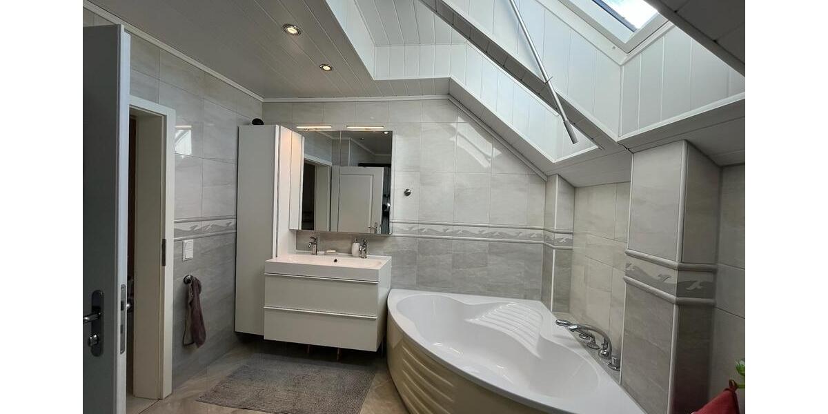 Doppelhaushälfte Ebhausen - 6 Zimmer, 220 m&sup2;, 610.000&euro; | Angebot:26013885