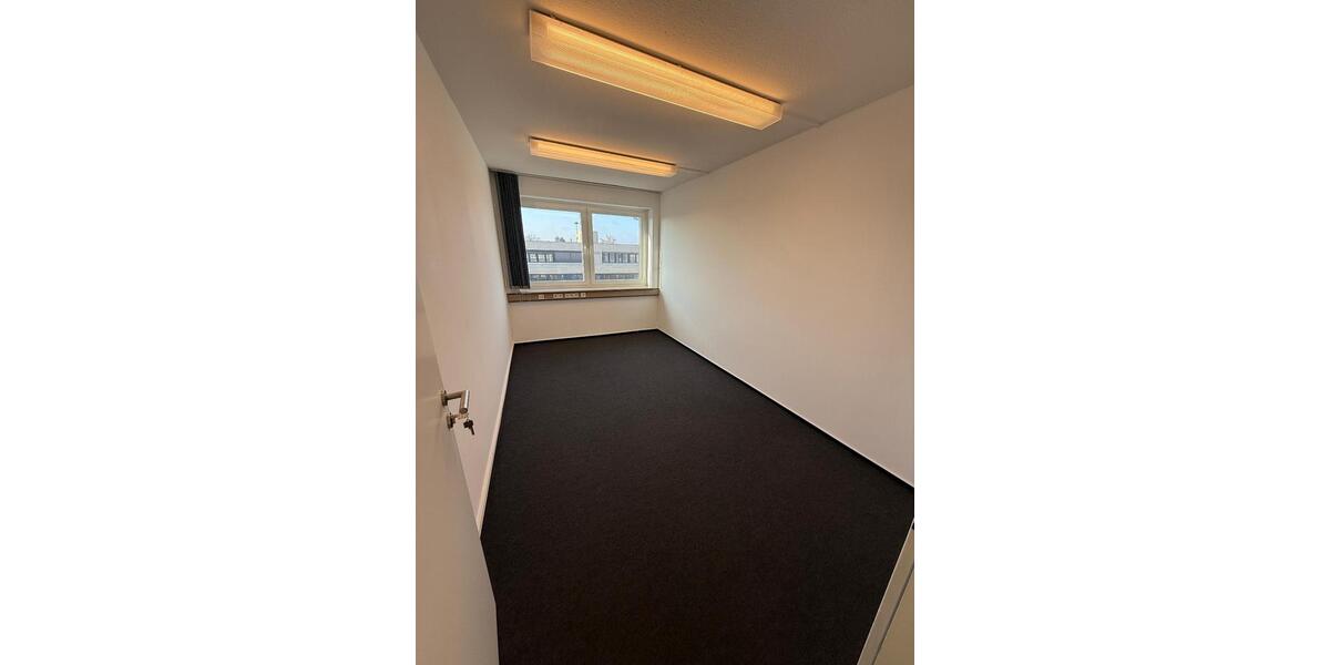 Großzügige Gewerbeeinheit in guter Lage zimmer