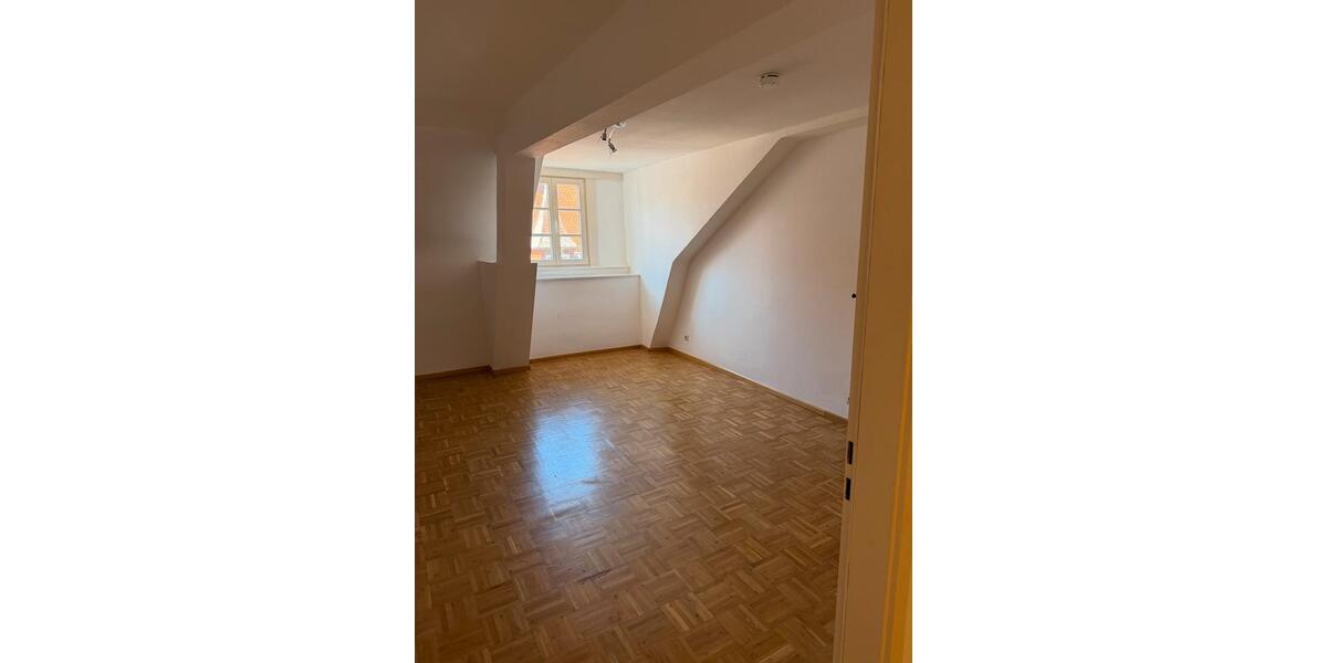 Dachgeschoßwohnung Villingen-Schwenningen Schwenningen - 3 Zimmer, 105 m&sup2;, 890&euro; | Angebot:26272312