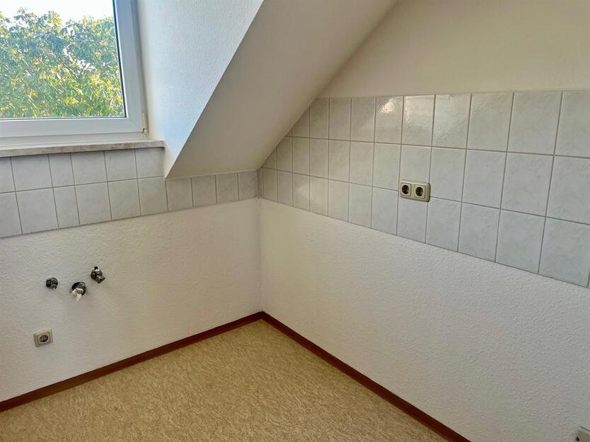 frei ab 01.01.2026 - Helle 1-Raum-Dachgeschosswohnung – ideal für junge Leute zimmer