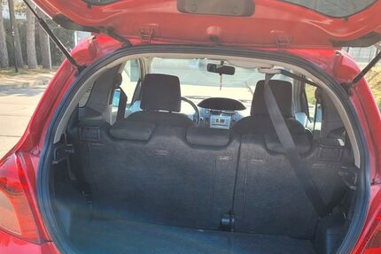 Toyota Yaris 117.000 km 2.690 &euro; Merseburg 06217