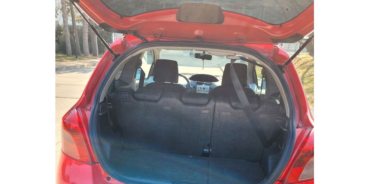 Toyota Yaris 117.000 km 2.690 &euro; Merseburg 06217