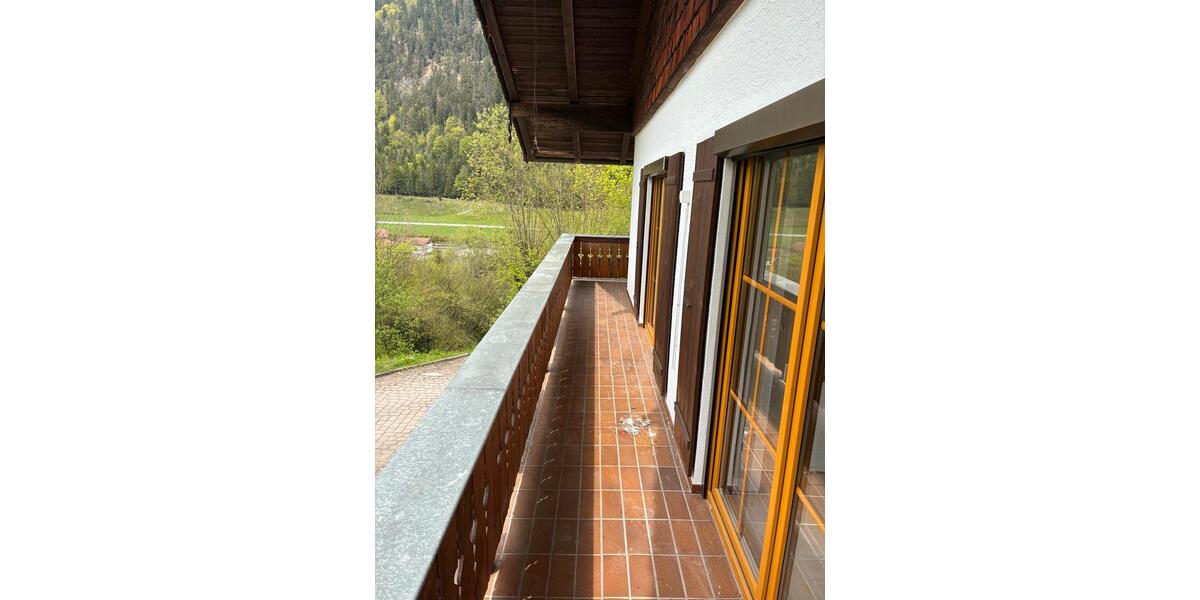 Etagenwohnung Bischofswiesen - 4 Zimmer, 100 m&sup2;, 1.500&euro; | Angebot:25171647