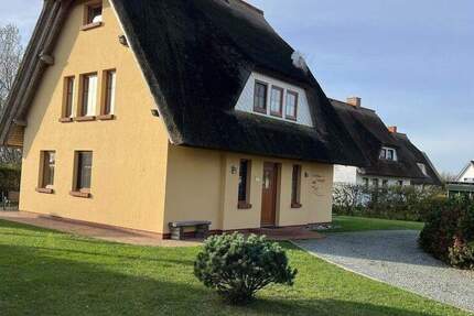 Hochwertiges Reethaus mit wunderschönem Meerblick - Rügen, ruhige Lage 4 zimmer