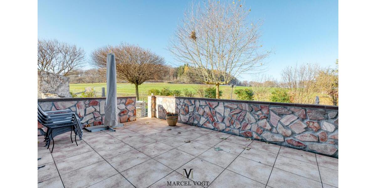 Großes Familienhaus mit Premium-Ausstattung und Vermietungsoption 8.5 zimmer