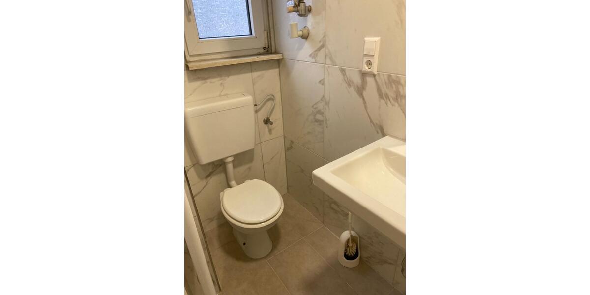 Frisch renovierte 1-Zimmer Wohnung im EG + Arbeitszimmer 2 zimmer