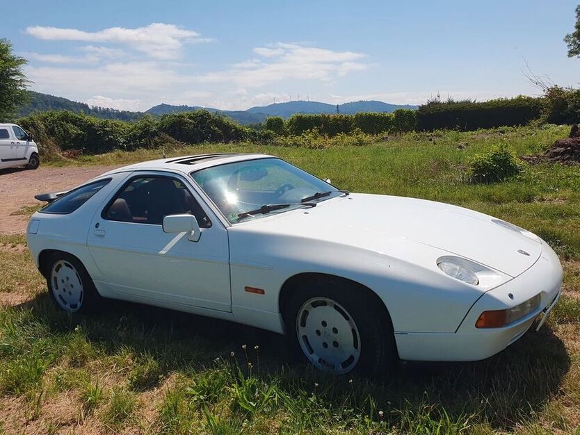 928