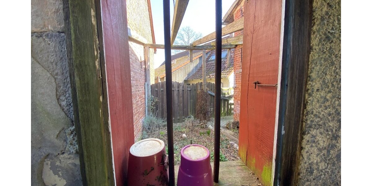 sanierungsbedürftiges Haus mit Garage und Nebengebäude günstig zu verkaufen - Einfamilienhaus Wittstock Sewekow | Angebot:25963874