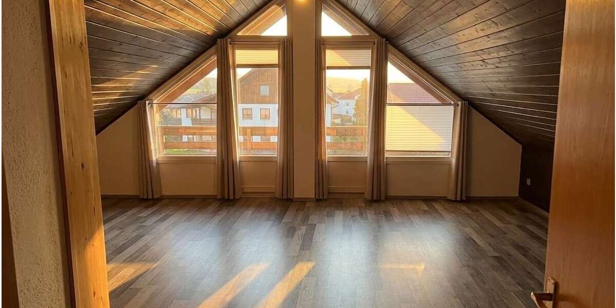 Etagenwohnung Titisee-Neustadt Neustadt - 4 Zimmer, 122 m&sup2;, 315.000&euro; | Angebot:25940951