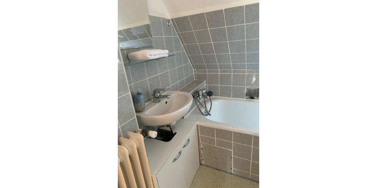 Dachgeschoßwohnung Wilhelmshaven Fedderwardergroden - 3 Zimmer, 50 m&sup2;, 57.000&euro; | Angebot:26609218
