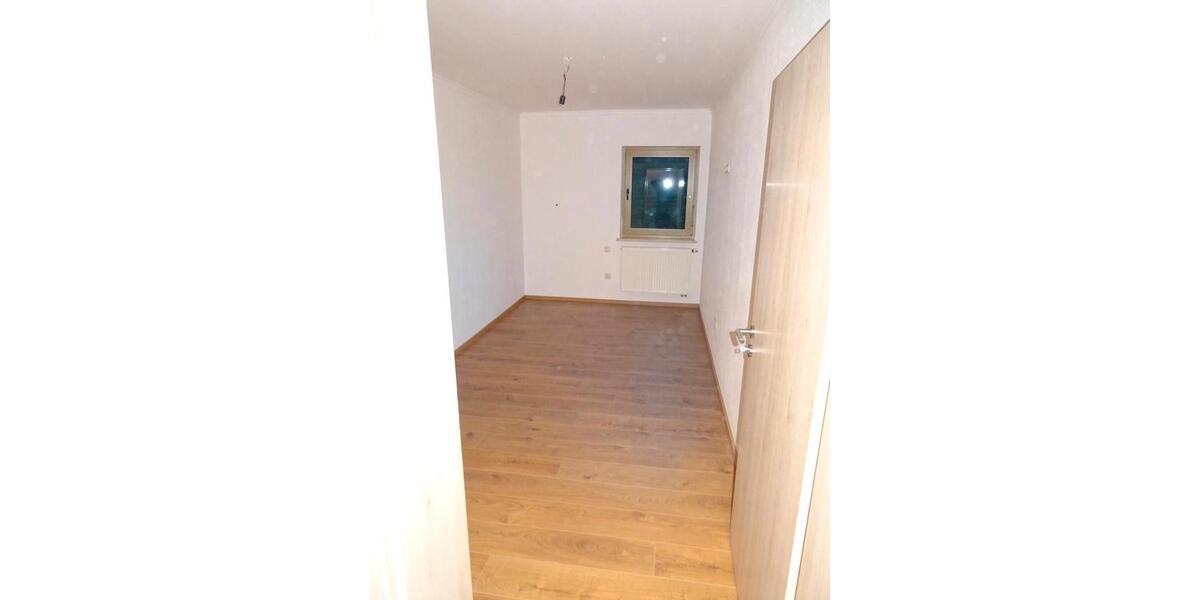 Etagenwohnung Schöfweg - 4 Zimmer, 130 m&sup2;, 900&euro; | Angebot:26063255