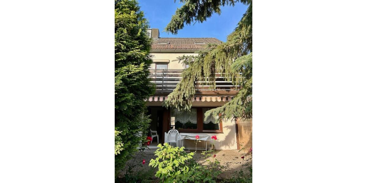 Doppelhaushälfte mit großer Garage am Haus und Garten 7 zimmer