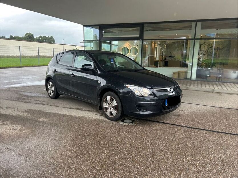 i30