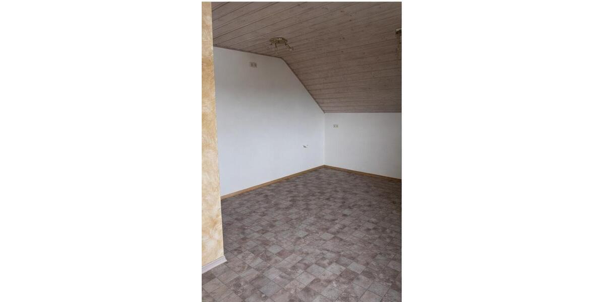 Pfreimd 107 m2 Wohnung im 1.OG mit Balkon, Keller, Garage, 4 zimmer