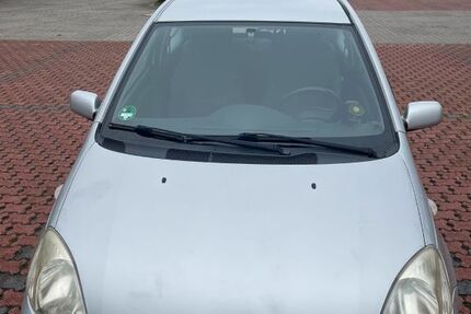 Toyota Yaris 136.000 km 3.300 &euro; Kunzell 36093