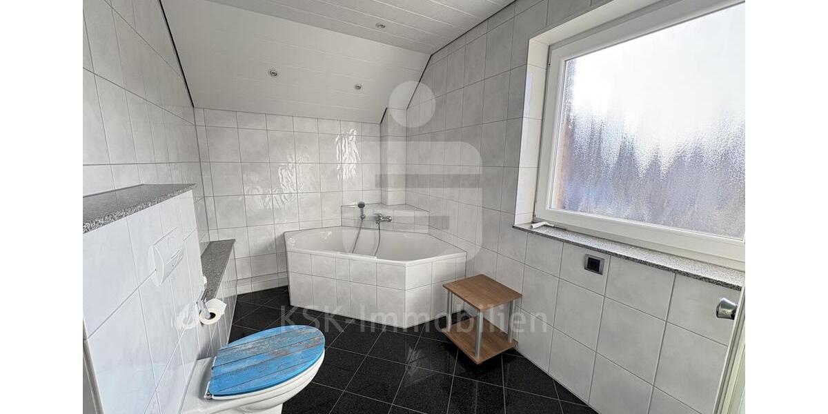 Maisonettenwohnung Niederkassel - 3 Zimmer, 93 m&sup2;, 1.200&euro; | Angebot:25444600